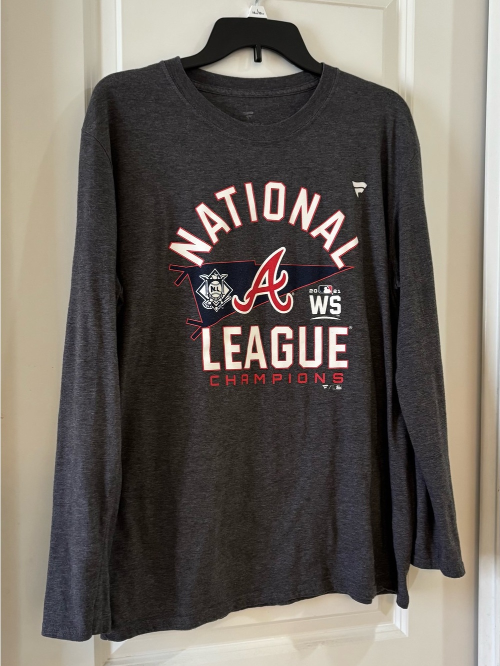 Atlanta Braves Men’s National League Champions Long-Sleeve Tee - Gray